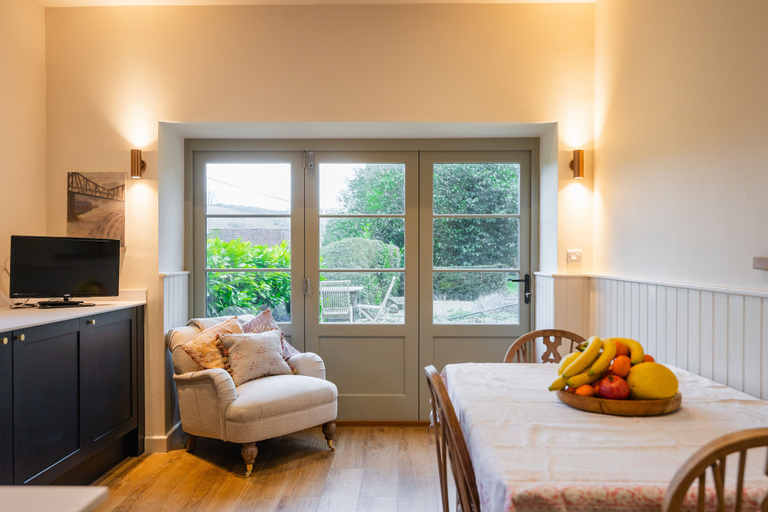 Dining room 5, Charming Coach House Retreat Near Sherborne Abbey, Dorset