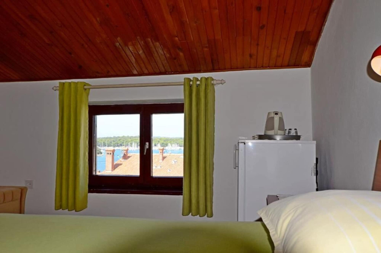 Bedroom 4, Apartments and Rooms Viktorija, Medulin