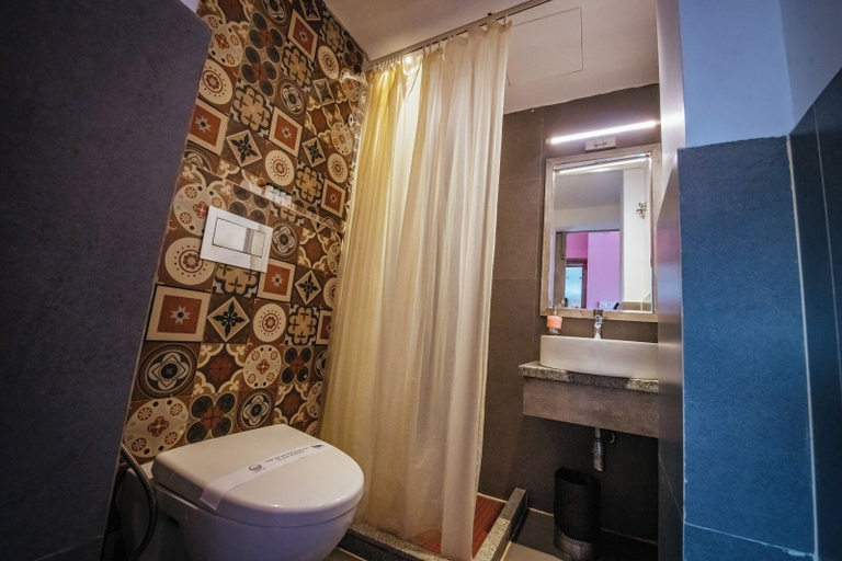 Bathroom, Crystal Bay Puri, Puri