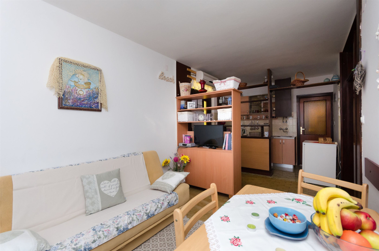 Others 2, Apartments Branka, Punat