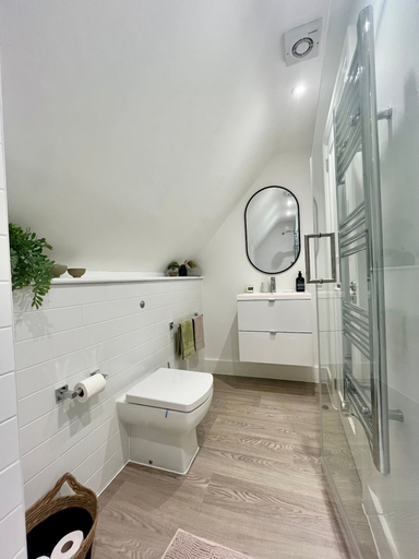 Bathroom 2, Charming 2B Georgian Flat In Historic Tring, Hertfordshire