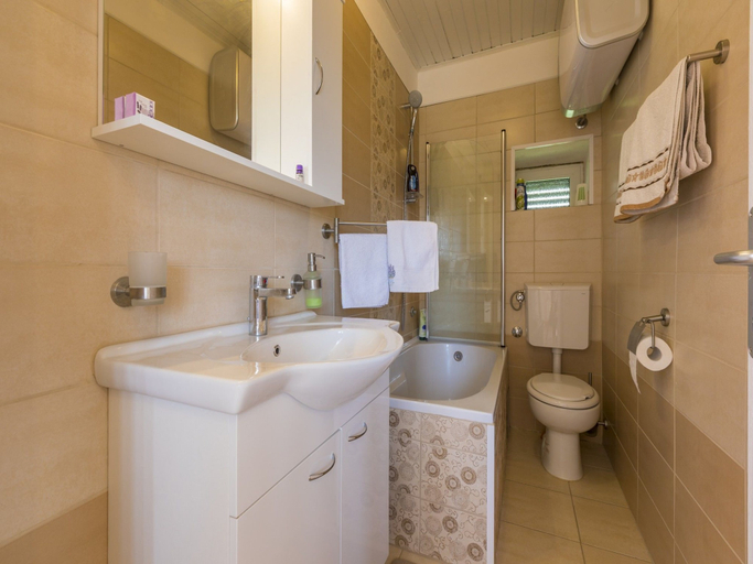 Bathroom, House Maya, Vinodolska