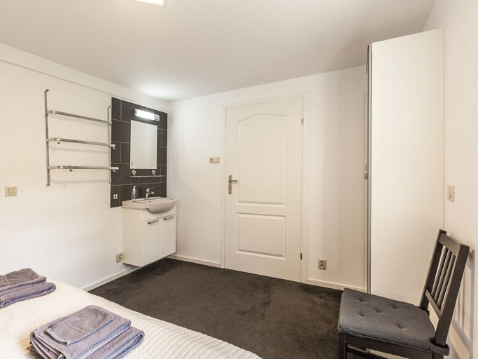 Room 4, Holiday Home in the Central Location, Terneuzen