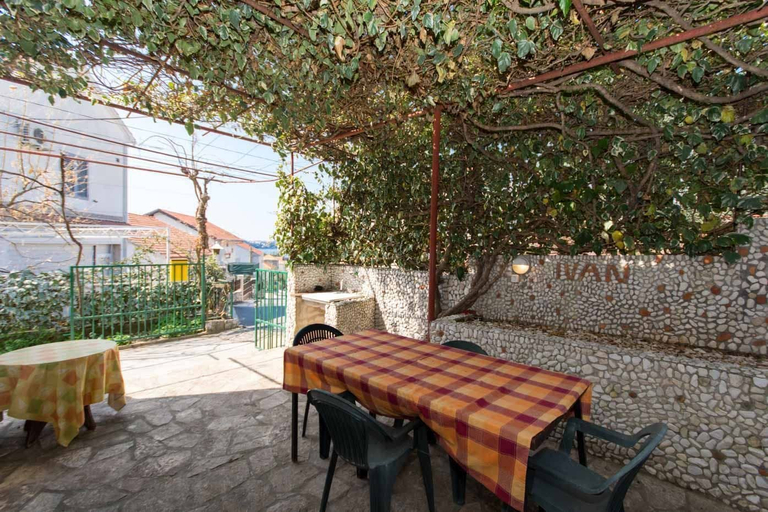 Others 5, House Vlajcevic, Okrug