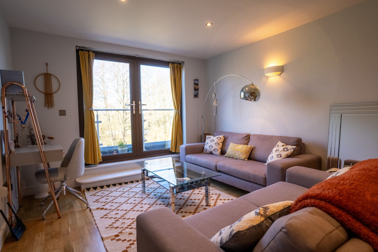 Living room 3, Surrey Hills Escape: Riverside Walks & Quick Links, Surrey