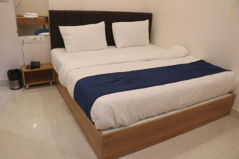 Room 5, Hotel Lakhdatar, Kota