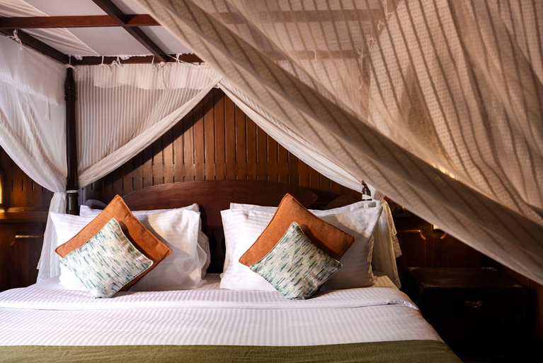 Bedroom 4, Spice Coast Cruises CGH Earth-Houseboat, Alappuzha