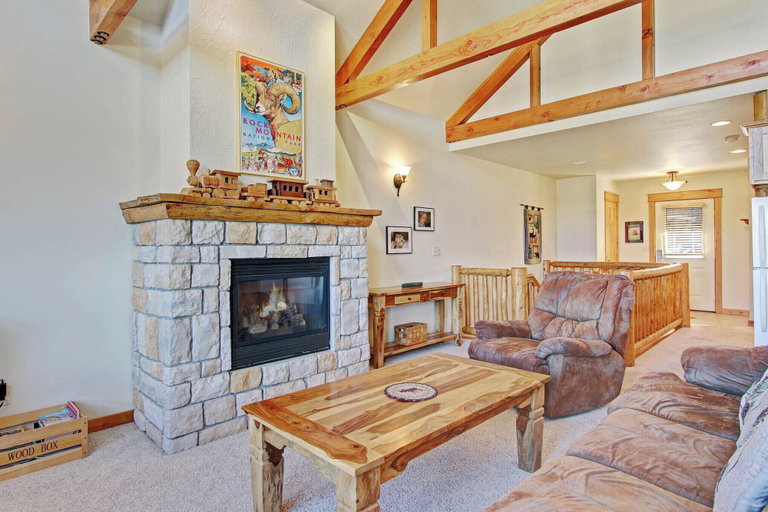 Living area 3, Estes Park Vacation Lodging, Larimer