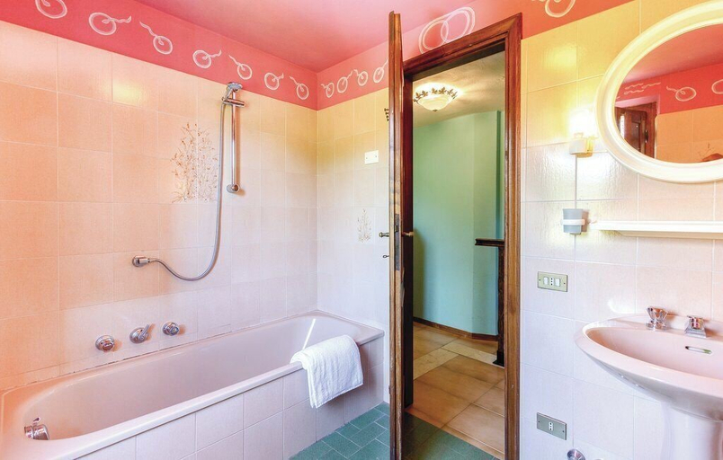 Bathroom 2, Casa Iris Holiday Home with Pool, Lucca