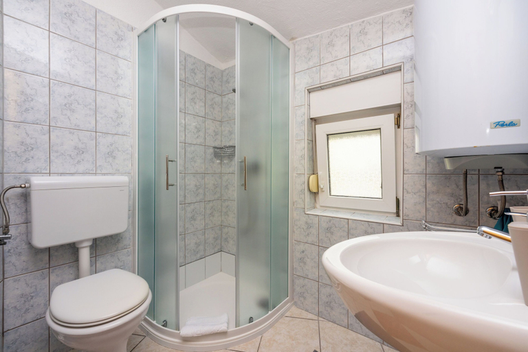 Bathroom 2, Apartments Porto, Crikvenica