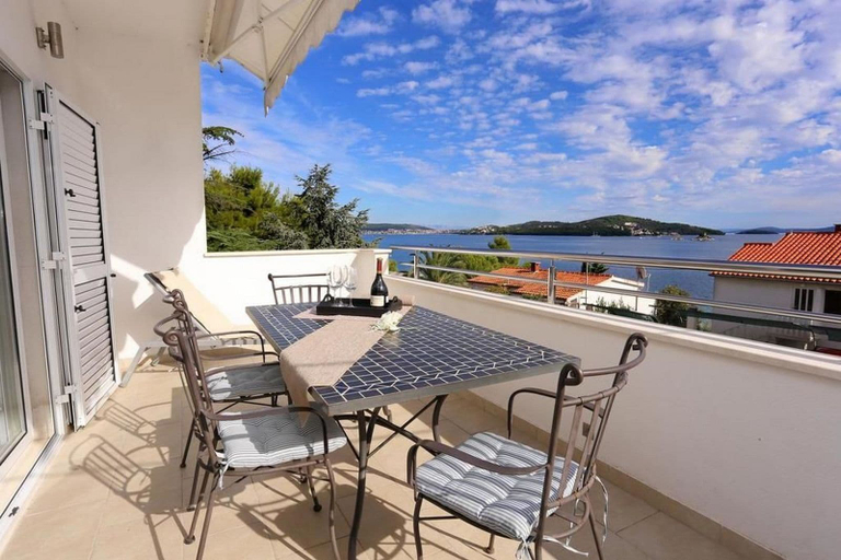 Others 5, Apartments Frano, Seget