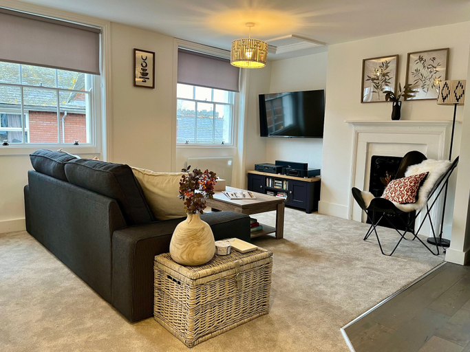 Living room 5, Charming 2B Georgian Flat In Historic Tring, Hertfordshire