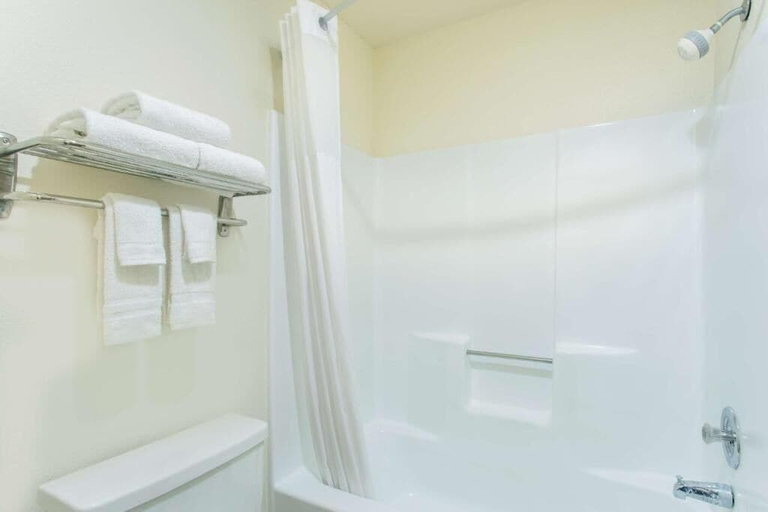Bathroom 4, Travel Inn, Maricopa