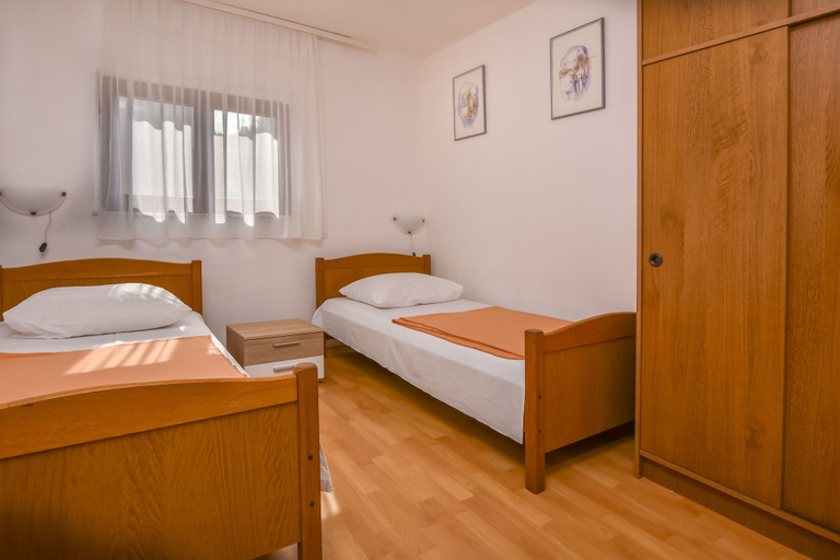 Room 2, Apartments Cvitic, Rogoznica