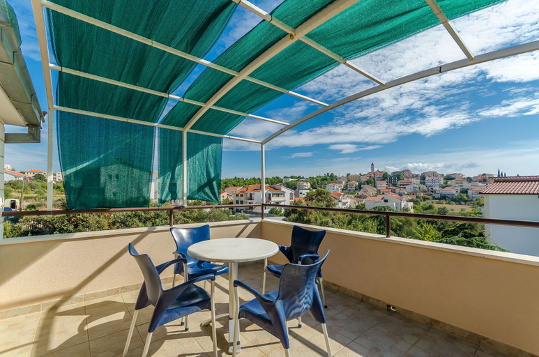 Others 5, Apartments Milivoj, Seget