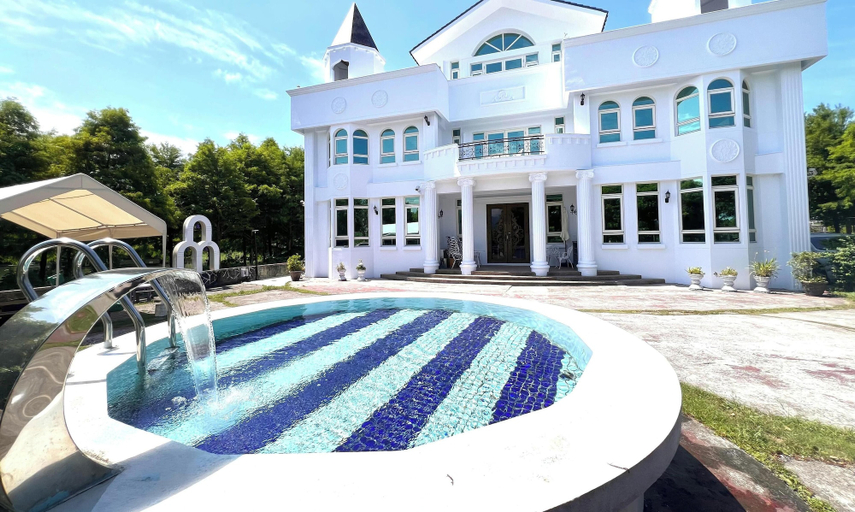 Pool 3, dream castle, Yilan