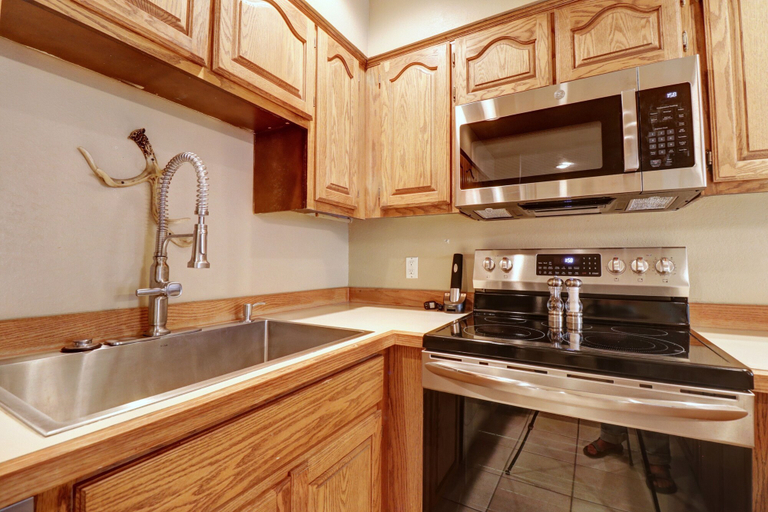 Private kitchen 3, SkyRun Copper Mountain Resort Vacation Lodging, Summit