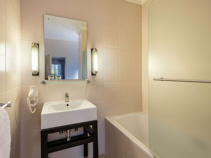 Bathroom 5, Mercure Hotel Windhoek, Windhoek West