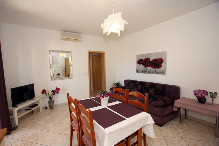 Others 5, Apartments Mara, Supetar