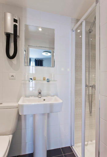 Bathroom 4, O.Lysee Hotel, Paris