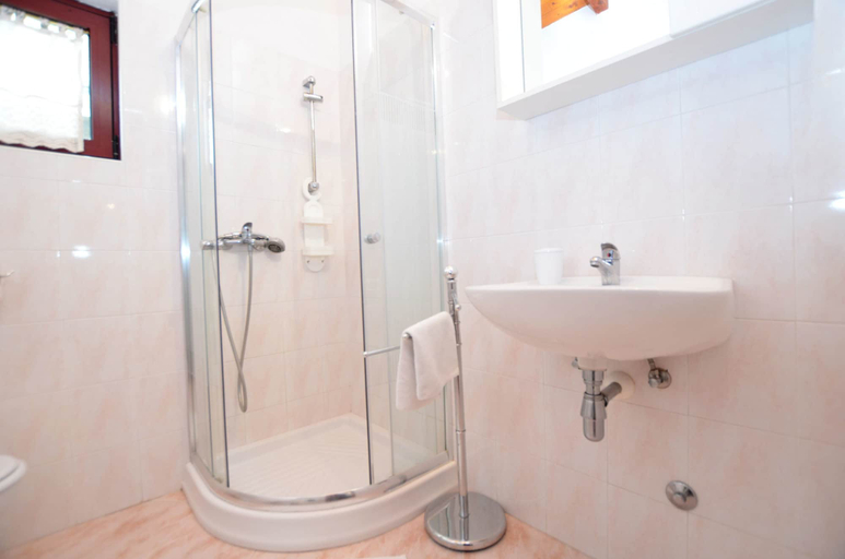 Bathroom 5, House Nada, Rovinj