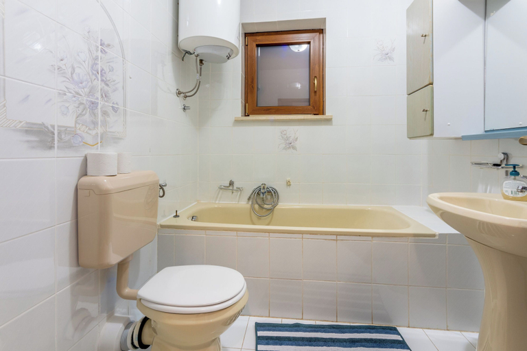 Bathroom 4, Apartment Vazmica, Punat