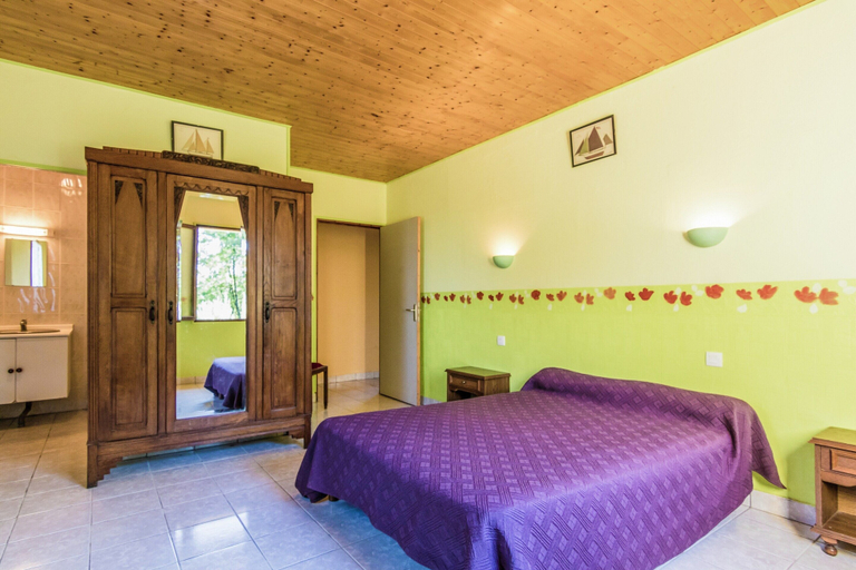Room 5, Quiet Holiday Home With Shared Pool, Dordogne