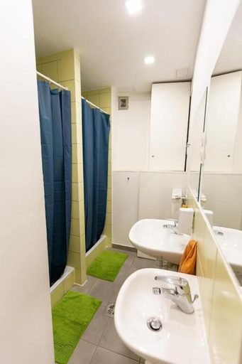Bathroom 2, Spicy Hostel, Budapesti