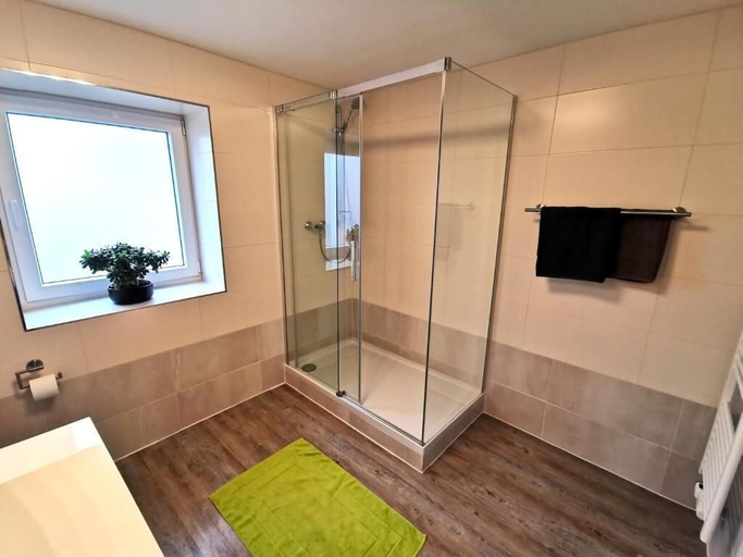 Bathroom 2, Pitlane Apartments by corents, Mayen-Koblenz