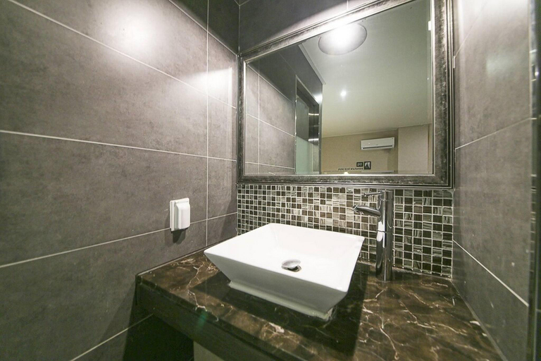 Bathroom 4, Gunsan Paradise Hotel, Gunsan