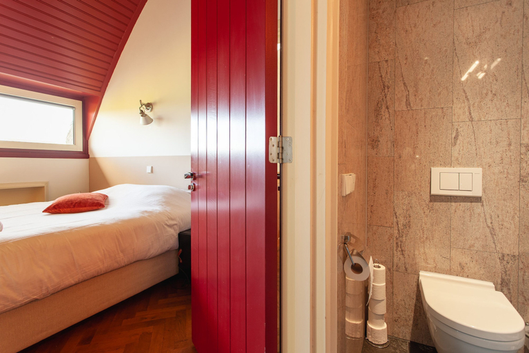 Room 5, Luxe Villa With Pool and Sauna in Spijkerboor, Wormerland