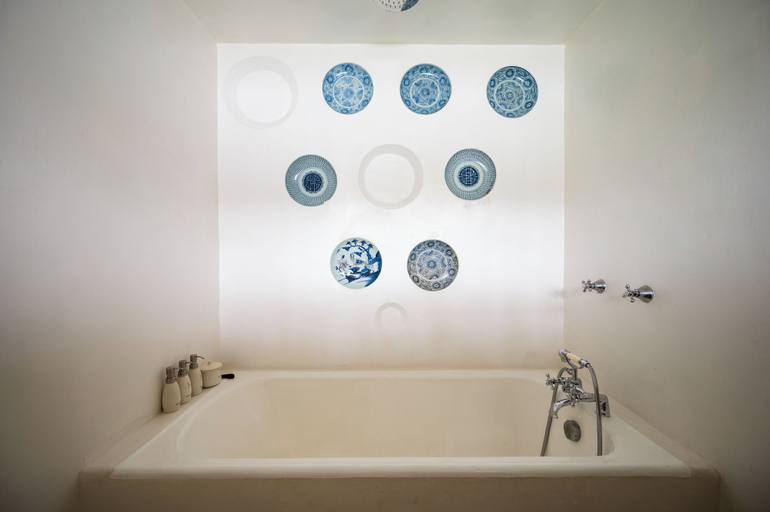 Bathroom 3, Lunuganga Estate, Bentota