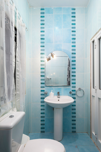 Bathroom 2, Traditional 2BR - Terrace Country Views