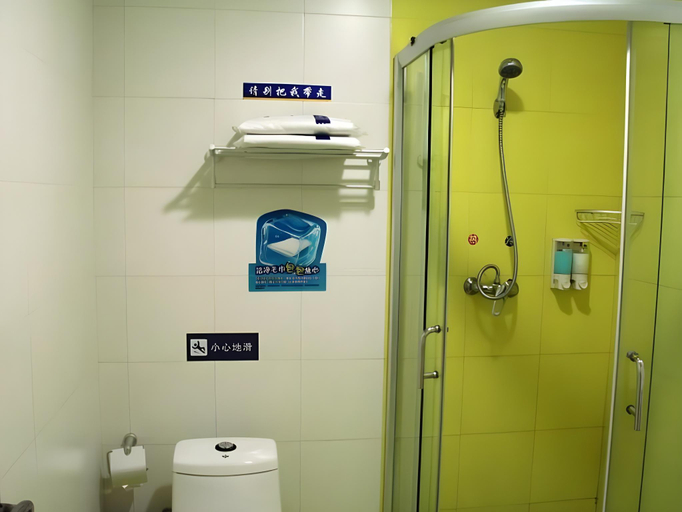 Bathroom 5, 7 Days Inn Weihai High-Speed Railway & Bus Station, Weihai
