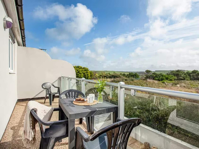Others 4, Spacious 3 Bed House - Sleeps 6 - Parking - Wifi, Cornwall