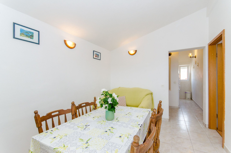 Others 5, Apartments Zoric, Rogoznica