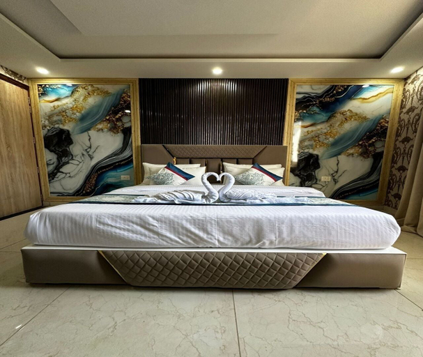 Room 4, Minta Hotel and Banquet, Gautam Buddha Nagar