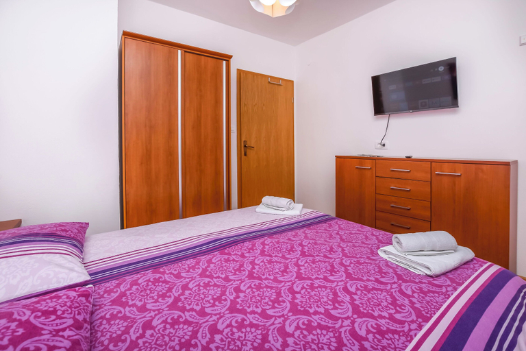 Bedroom 3, Apartment Seafront Apartments, Rogoznica