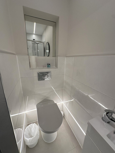 Bathroom 2, Contractors Guest House, Buckinghamshire