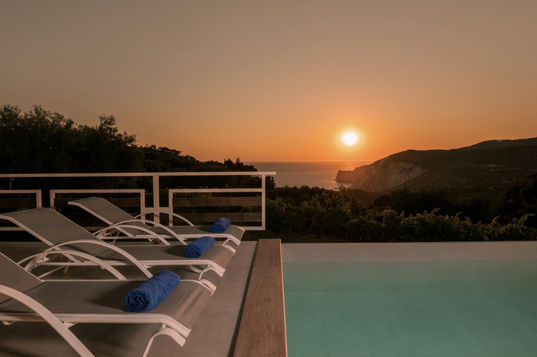 Room 5, Arca Villa - Enchanting Sunset!, Ionian Islands