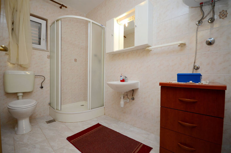 Bathroom 3, Apartments Marijo, Marina