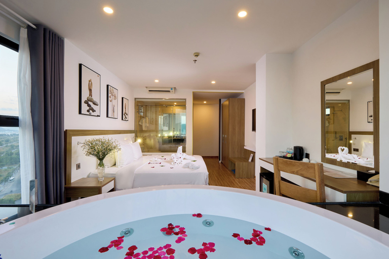 Bathroom 5, The Sol Hotel, Nha Trang