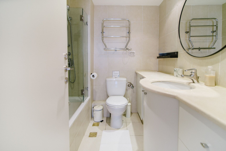 Bathroom 4, Marina Apartment by Olala Homes