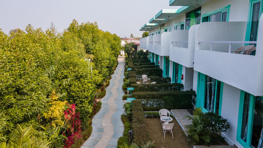Exterior & Views