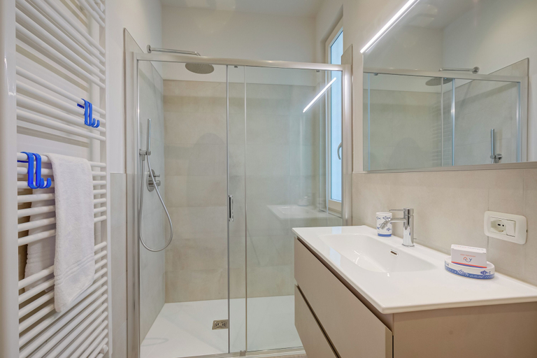 Bathroom 3, Appartamento La Maison Fleurie, Brescia