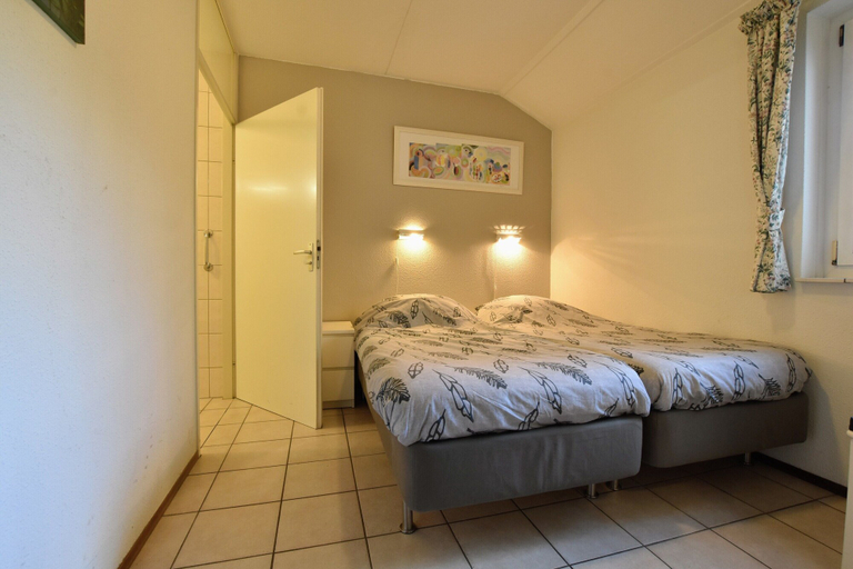 Room 5, Appealing Holiday Home in Guelders near Forest, Lochem