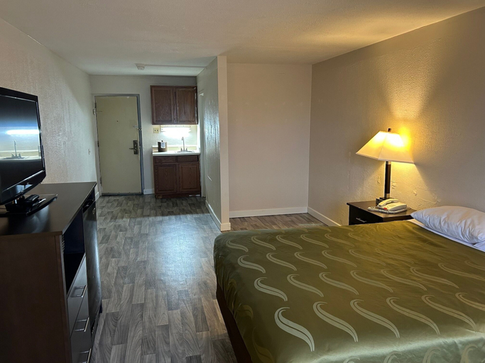 Room 5, Economy Inn of Reading, Berks