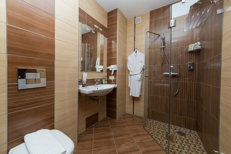 Bathroom 3, Parkoff Hotel, Eastern