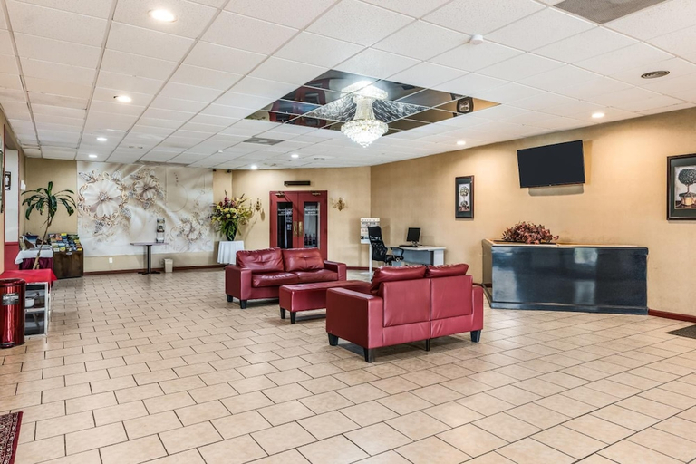 Public Area 2, Red Carpet Inn Hazleton, Luzerne
