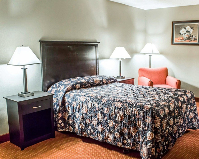 Guestroom 2, Econo Lodge Burlington I-40, Alamance